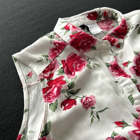 Sleeveless Floral Button-Up (H&M, 2) - Picture 2 of 5